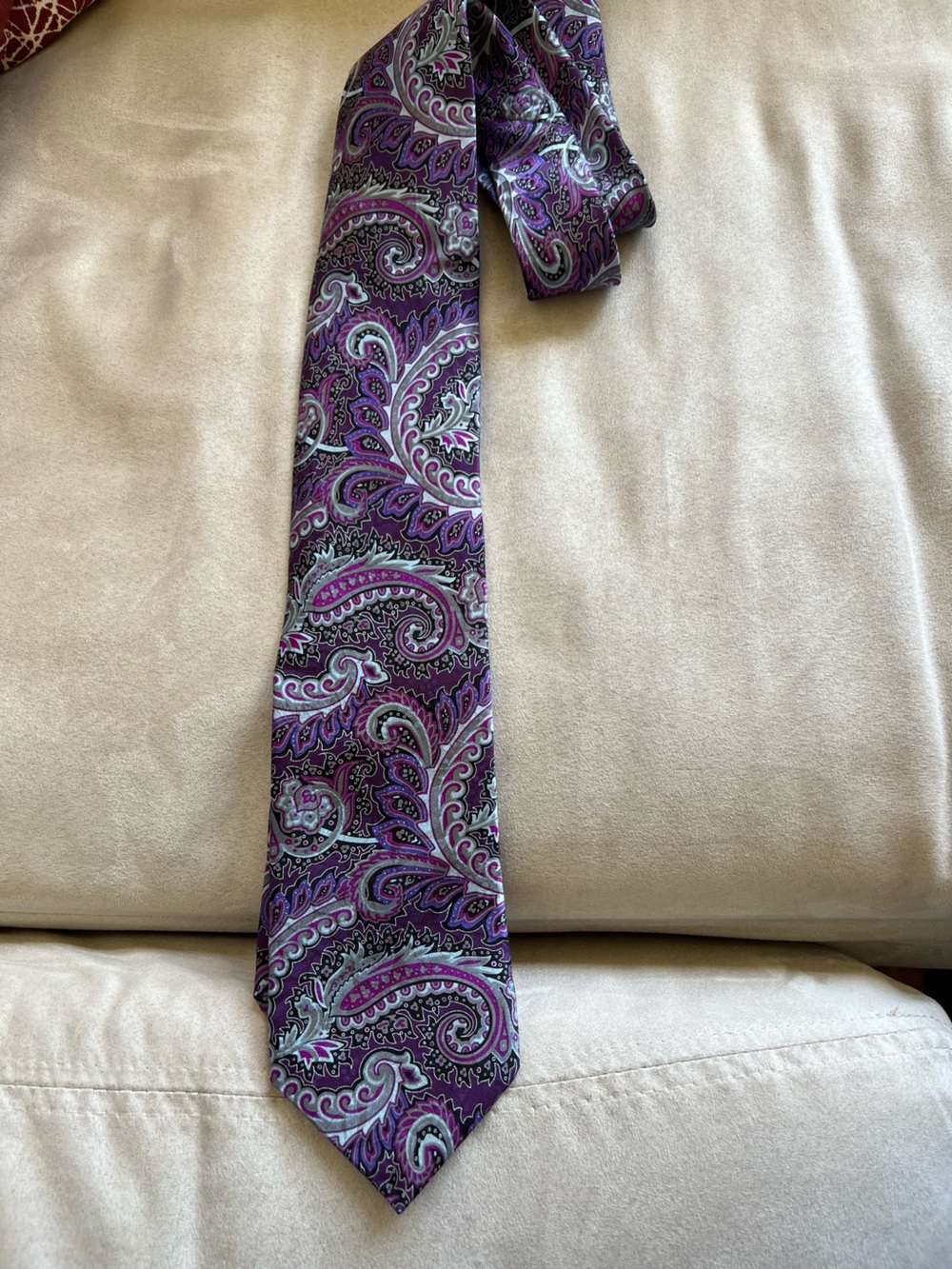 Men's Purple Paisley Tie - Elegant Silk-Feel Neckwear